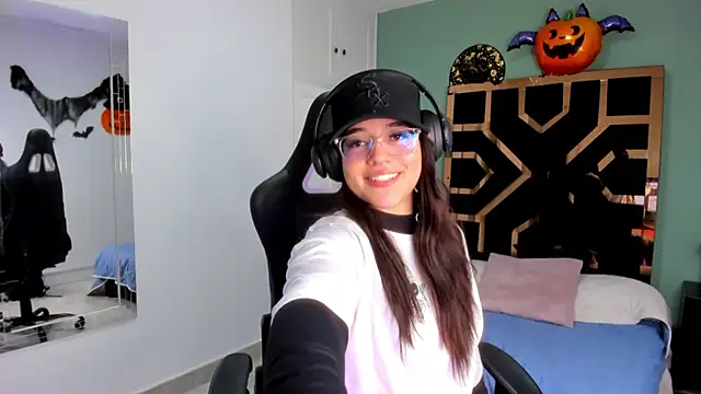 Snapshot of Billie_Jhonson_ chatting on 10/28/25, 07:16 Billie Jhonson online show from 10/28/25, 07:16