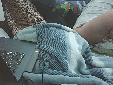 Snapshot of JuiicyASIAN chatting on 11/21/25, 10:14 JuiicyASIAN online show from 11/21/25, 10:14