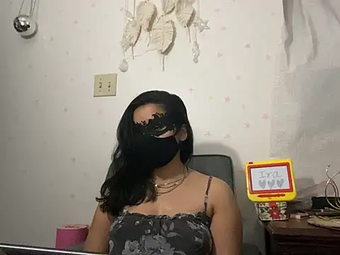 Snapshot of desiiiinigal chatting on 11/26/25, 07:26 desiiiinigal online show from 11/26/25, 07:26