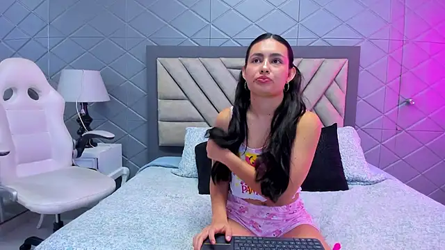 VioletRousse  online show from 02/06/25, 12:37