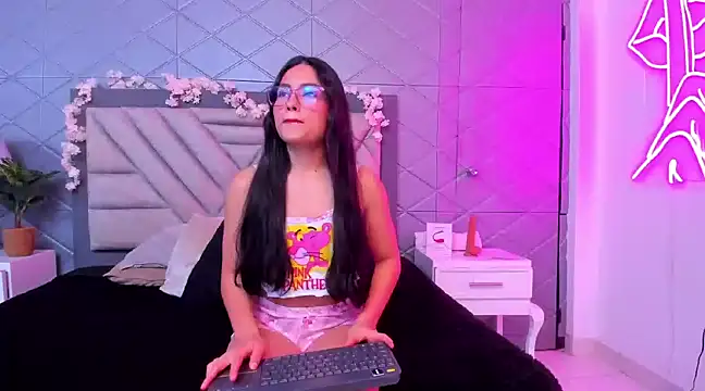 VioletRousse  online show from 02/13/25, 01:05