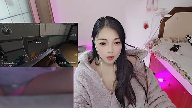 Snapshot of Song_99 chatting on 03/04/26, 12:33 Song 99 online show from 03/04/26, 12:33