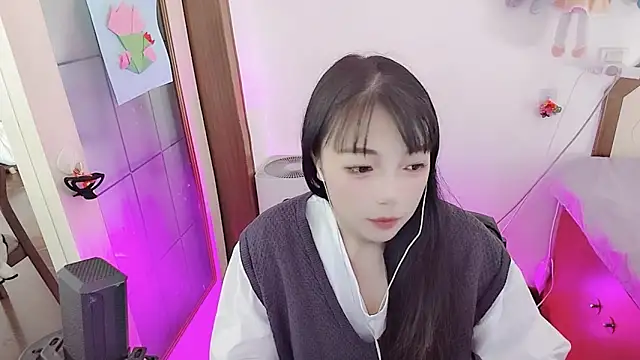 Snapshot of Song_99 chatting on 03/31/26, 04:13 Song 99 online show from 03/31/26, 04:13
