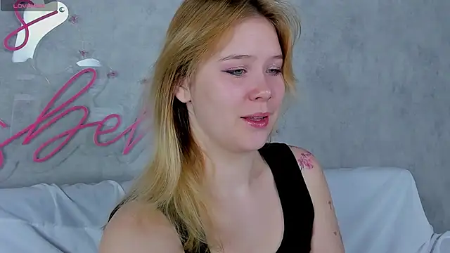 Snapshot of Amy_Kimberlly chatting on 09/30/25, 12:15 Amy Kimberlly online show from 09/30/25, 12:15