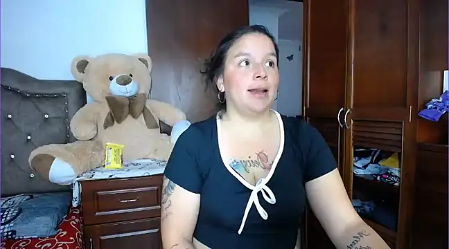 Snapshot of Kristin_milk chatting on 03/04/25, 12:33 Kristin milk online show from 03/04/25, 12:33