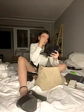 Snapshot of bunnythetailor chatting on 11/03/25, 11:37 bunnythetailor online show from 11/03/25, 11:37