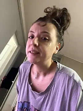 Snapshot of bunnythetailor chatting on 11/30/25, 08:35 bunnythetailor online show from 11/30/25, 08:35