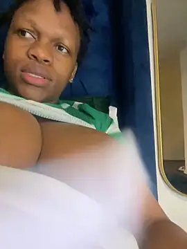Snapshot of Boneca25 chatting on 02/18/25, 08:47 Boneca25 online show from 02/18/25, 08:47