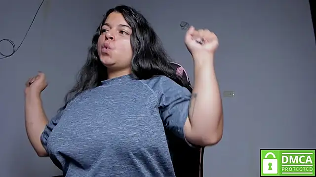 Snapshot of Little_Shaara chatting on 10/10/25, 08:57 Little Shaara online show from 10/10/25, 08:57