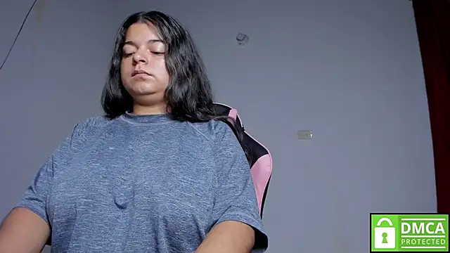 Snapshot of Little_Shaara chatting on 10/15/25, 08:58 Little Shaara online show from 10/15/25, 08:58