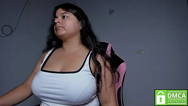 Snapshot of Little_Shaara chatting on 10/17/25, 09:50 Little Shaara online show from 10/17/25, 09:50