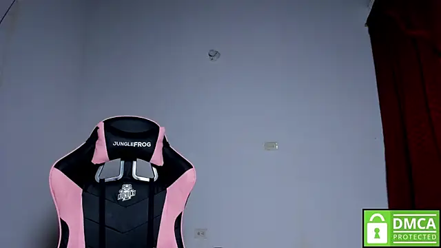 Snapshot of Little_Shaara chatting on 10/22/25, 08:25 Little Shaara online show from 10/22/25, 08:25