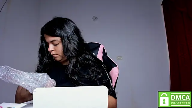 Snapshot of Little_Shaara chatting on 10/29/25, 08:32 Little Shaara online show from 10/29/25, 08:32