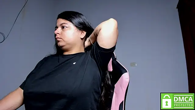 Snapshot of Little_Shaara chatting on 10/30/25, 08:38 Little Shaara online show from 10/30/25, 08:38