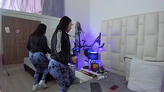 Snapshot of Ariana_rouse chatting on 10/29/25, 04:09 Ariana rouse online show from 10/29/25, 04:09