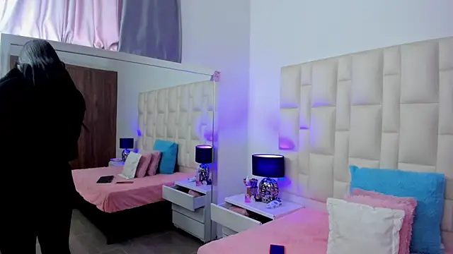 Snapshot of Ariana_rouse chatting on 11/12/25, 04:29 Ariana rouse online show from 11/12/25, 04:29