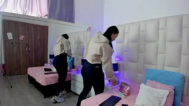 Snapshot of Ariana_rouse chatting on 11/22/25, 04:39 Ariana rouse online show from 11/22/25, 04:39