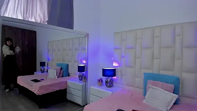 Snapshot of Ariana_rouse chatting on 11/29/25, 05:05 Ariana rouse online show from 11/29/25, 05:05