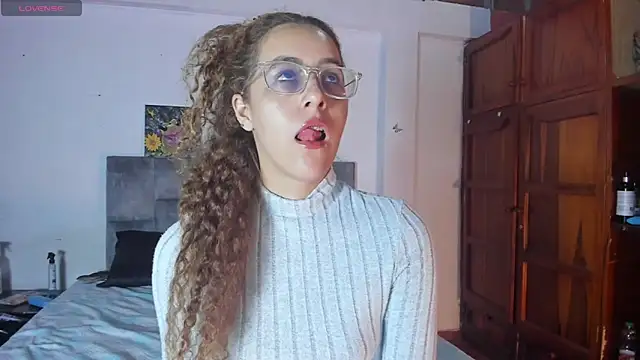 Isangel  online show from 09/17/25, 03:52