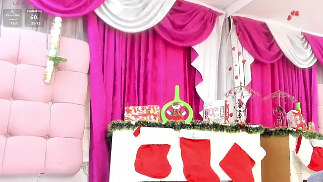 Snapshot of CanelaDevil_ chatting on 11/25/25, 09:48 CanelaDevil online show from 11/25/25, 09:48