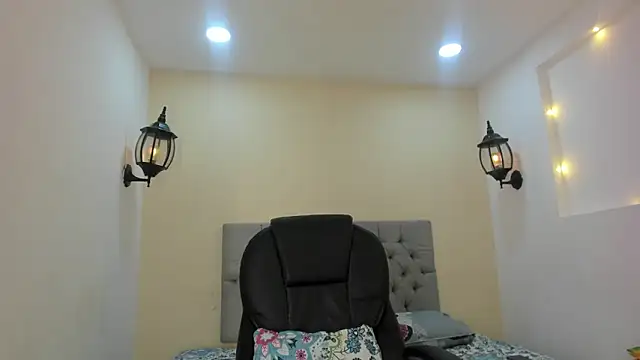 Dakkota Fox online show from 10/28/25, 09:50