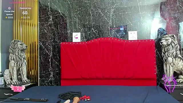 Snapshot of _nicolesweet chatting on 11/29/25, 02:14 nicolesweet online show from 11/29/25, 02:14