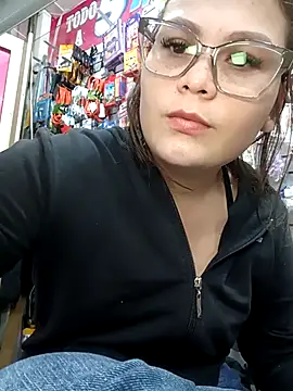 Vale Saenzz online show from 11/18/25, 07:51