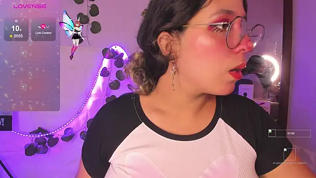 Snapshot of Ludovica6669 chatting on 11/14/25, 09:35 Ludovica6669 online show from 11/14/25, 09:35