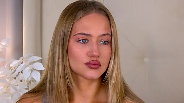 Snapshot of ur_wet_dreams chatting on 10/06/25, 01:30 ur wet dreams online show from 10/06/25, 01:30