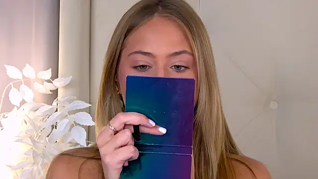 Snapshot of ur_wet_dreams chatting on 10/23/25, 12:48 ur wet dreams online show from 10/23/25, 12:48