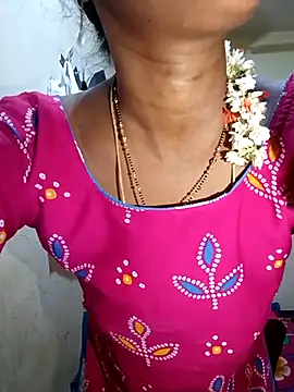 Snapshot of TeluguammayiMahi chatting on 10/31/25, 11:39 TeluguammayiMahi online show from 10/31/25, 11:39