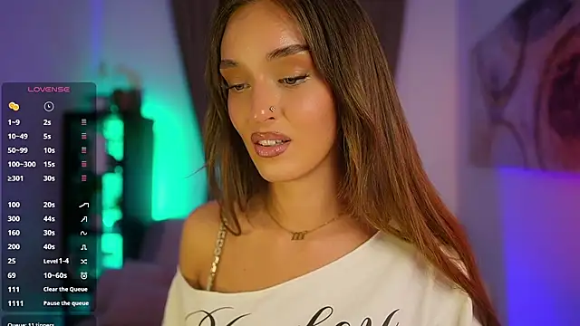 Clara Nia online show from 10/15/25, 07:03