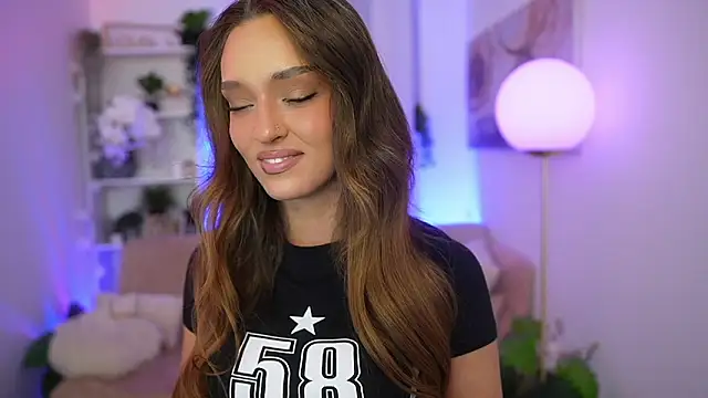 Snapshot of Clara_Nia chatting on 12/14/25, 07:40 Clara Nia online show from 12/14/25, 07:40