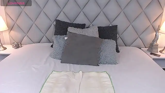 Snapshot of LalyCastro chatting on 02/18/25, 07:30 LalyCastro online show from 02/18/25, 07:30