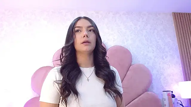 Snapshot of ElhaThomson chatting on 11/22/25, 09:03 ElhaThomson online show from 11/22/25, 09:03