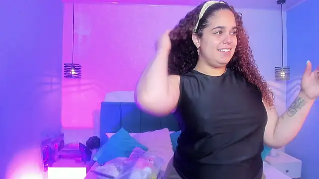 Snapshot of ninna_curly chatting on 11/12/25, 04:02 ninna curly online show from 11/12/25, 04:02