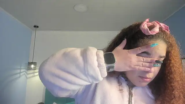 Snapshot of ninna_curly chatting on 11/14/25, 04:00 ninna curly online show from 11/14/25, 04:00