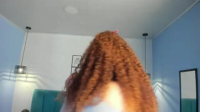 Snapshot of ninna_curly chatting on 11/19/25, 09:15 ninna curly online show from 11/19/25, 09:15