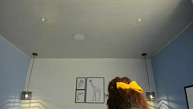 Snapshot of ninna_curly chatting on 11/27/25, 04:36 ninna curly online show from 11/27/25, 04:36