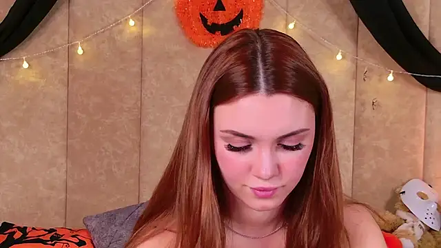 Snapshot of Ariadna_Holder chatting on 10/22/25, 11:21 Ariadna Holder online show from 10/22/25, 11:21