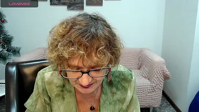 Snapshot of SexyGrandma_ chatting on 02/02/25, 08:13 SexyGrandma online show from 02/02/25, 08:13