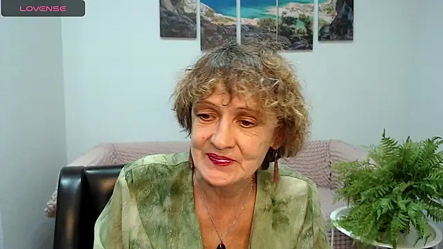 Snapshot of SexyGrandma_ chatting on 02/02/25, 02:24 SexyGrandma online show from 02/02/25, 02:24