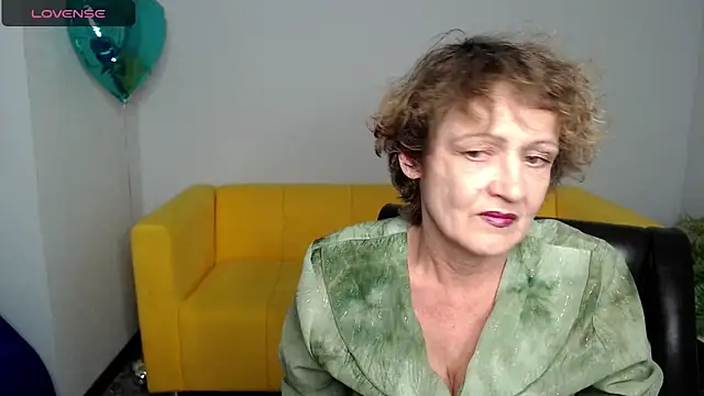 Snapshot of SexyGrandma_ chatting on 02/18/25, 04:26 SexyGrandma online show from 02/18/25, 04:26