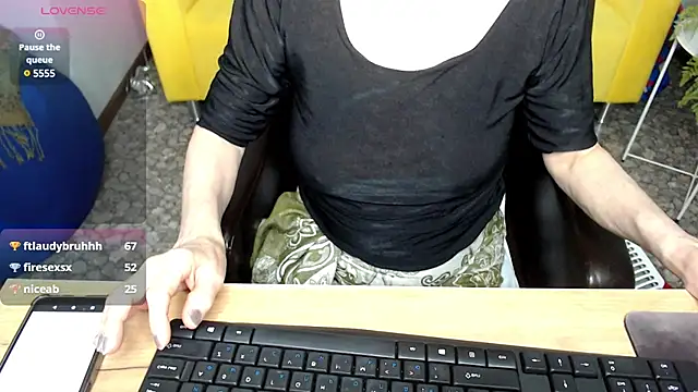 Snapshot of SexyGrandma_ chatting on 02/25/25, 12:47 SexyGrandma online show from 02/25/25, 12:47