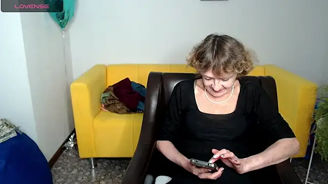 Snapshot of SexyGrandma_ chatting on 03/01/25, 01:00 SexyGrandma online show from 03/01/25, 01:00