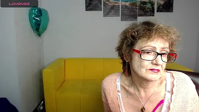 Snapshot of SexyGrandma_ chatting on 03/03/25, 09:05 SexyGrandma online show from 03/03/25, 09:05
