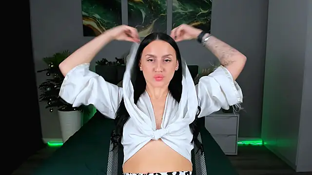 EmiliaBeynard online show from 02/03/25, 07:31