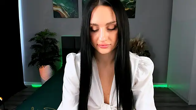 EmiliaBeynard online show from 02/08/25, 09:46