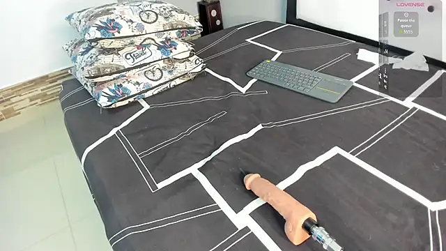 AlexxaSmall online show from 10/29/25, 02:47