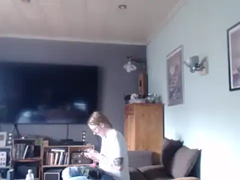 Snapshot of Astrid-Gilbert chatting on 02/11/25, 01:41 Astrid-Gilbert online show from 02/11/25, 01:41